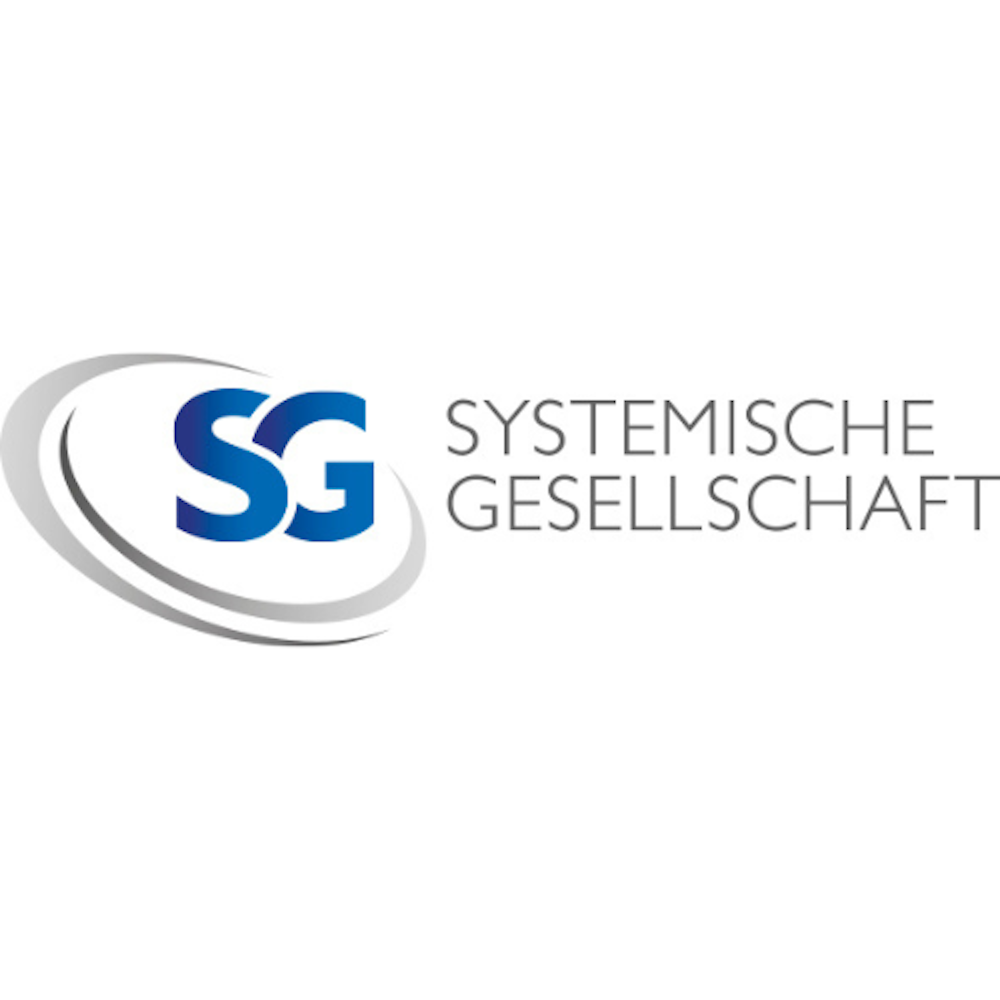 Logo der Systgemischen Gesellschaft. Weißer Hintergrund darauf ein Schriftzug Systemische Gesellschaft in grauer Schrift, sowie die Abkürzung in Großbuchstaben SG auf der linken Seite